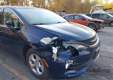 2017 Chrysler Pacifica Lx z USA, uszkodzony, nr VIN 2C4RC1CGXHR513707